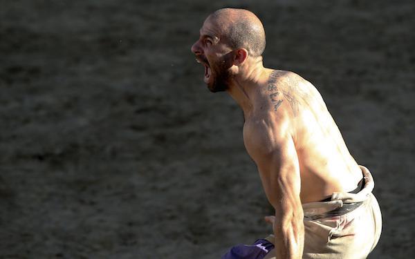 calcio-storico-might-be-the-most-brutal-sport-on-the-planet-31-photos-video-16