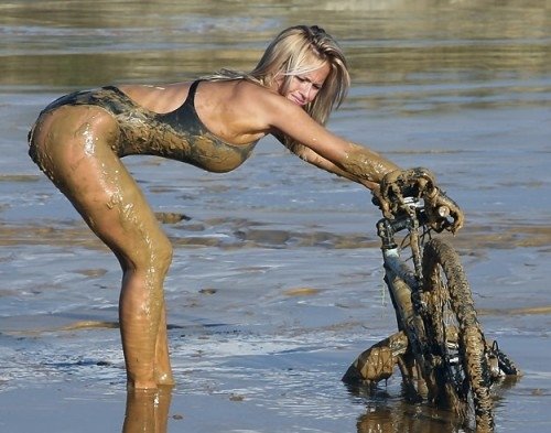 mud-girls-500-1