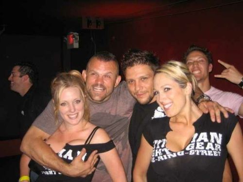 chuck-liddell-parties-and-drinks-with-chicks-at-the-club7