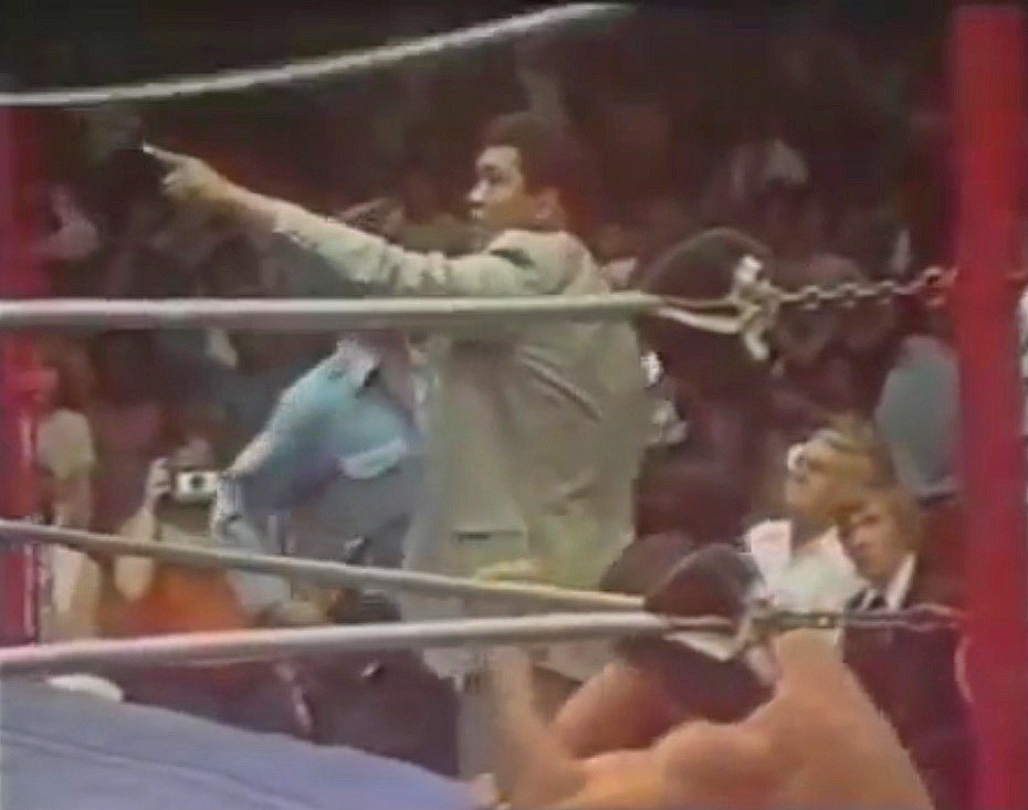 Ali ring side pointing at Monsoon