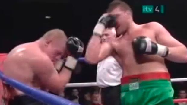 Tyson_Fury_punches_2584568n