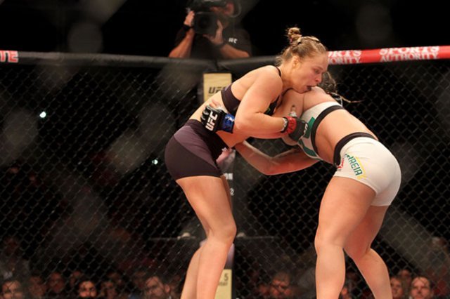 You can plainly see Bethe Correia's panties through her Reebok gear, so guess how bad it is when a fighter poops themselves? Photo by Sherdog.com.