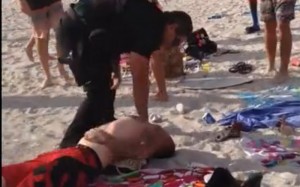 cop-chokes-out-teenager