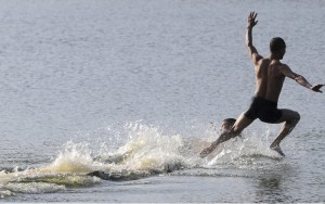 Shaolin Monk Runs Across Water for 125 Meters, Breaks World Record