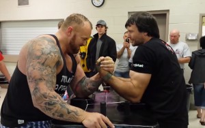 mountain-armwrestle