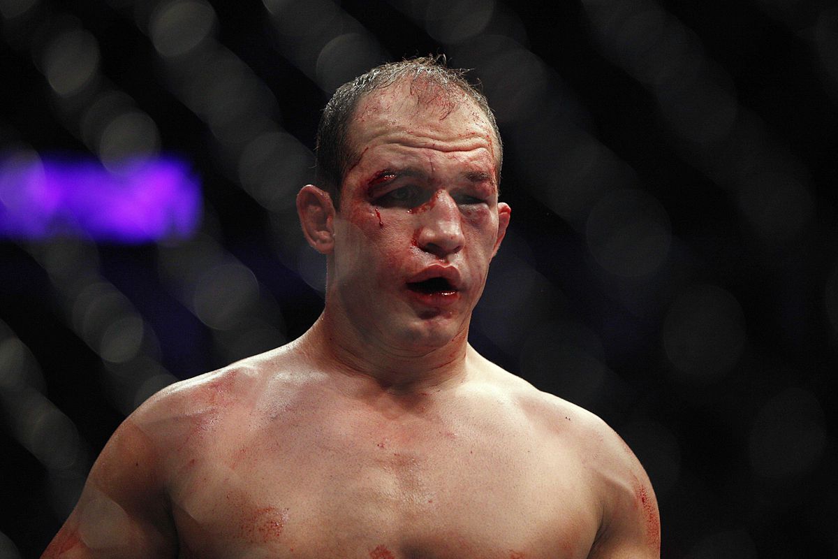 Junior Dos Santos Beaten