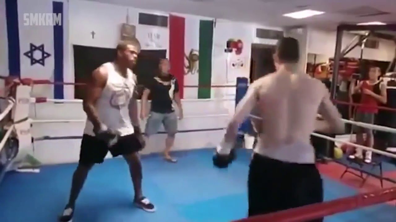 16-Year-Old Boy Beats Up A Boxing Gym Bully