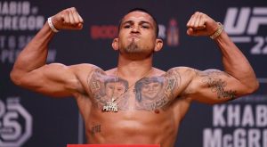 Anthony Pettis Flexes