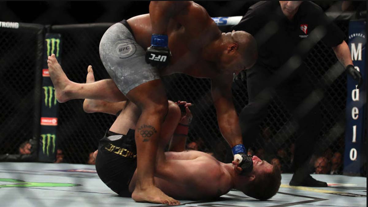 Daniel Cormier Knocks Out Stipe Miocic